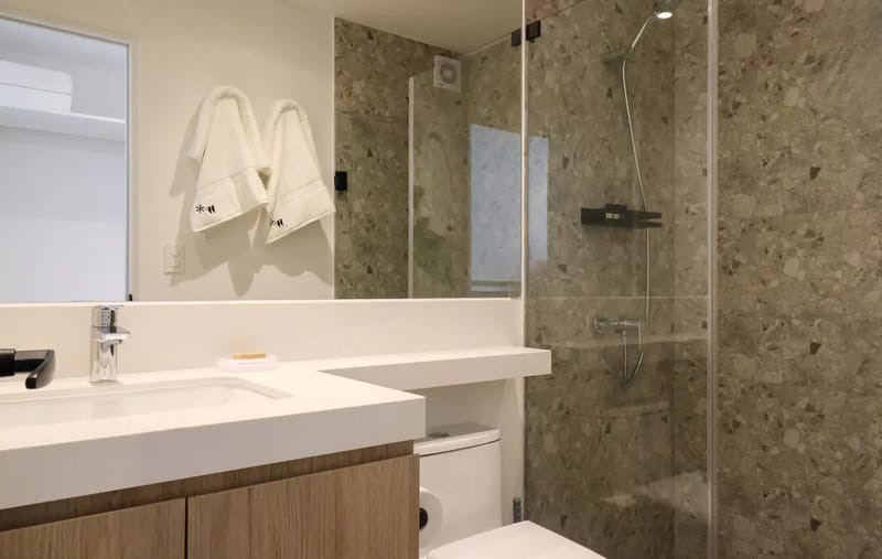 Scenic 2BR w/ Balcony & View in Miraflores