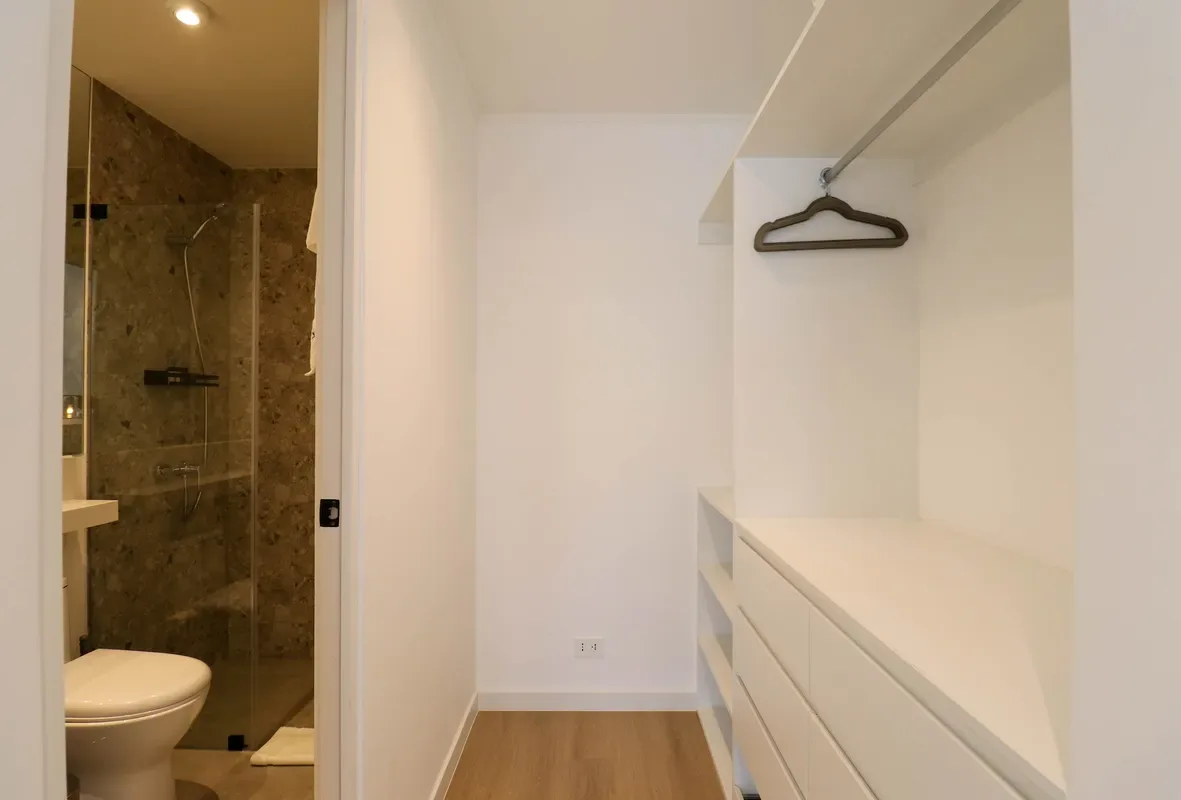 Scenic 2BR w/ Balcony & View in Miraflores