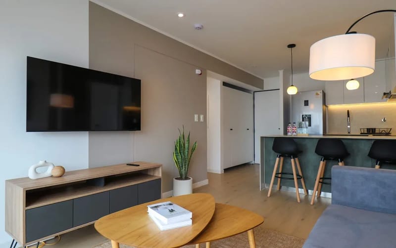 Scenic 2BR w/ Balcony & View in Miraflores