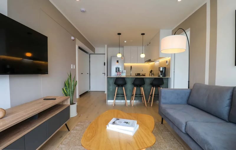 Scenic 2BR w/ Balcony & View in Miraflores