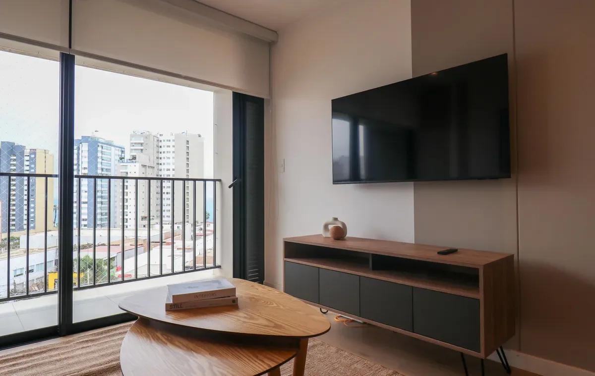 Scenic 2BR w/ Balcony & View in Miraflores