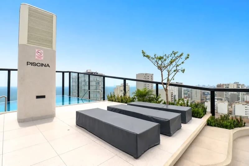 Scenic 2BR w/ Balcony & View in Miraflores