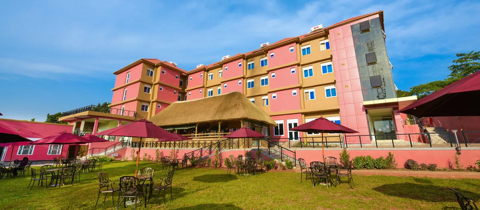 Bienvenida al Nyumbani Hotel