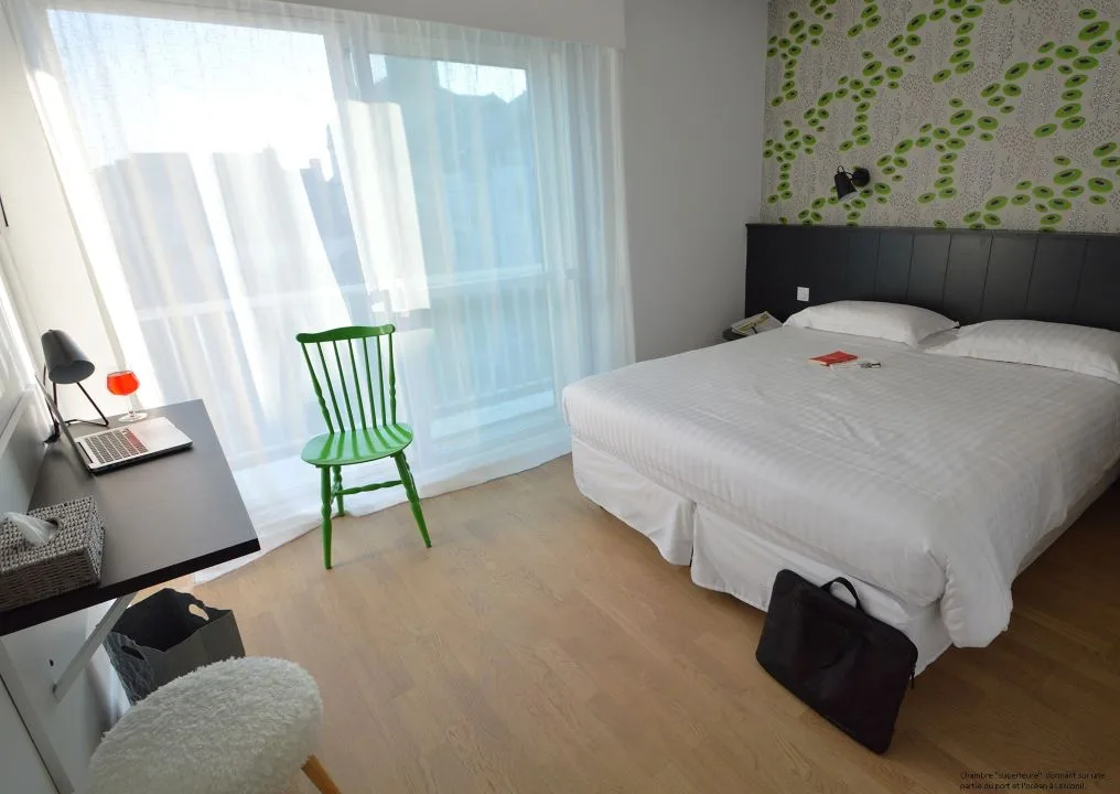 Habitación superior con vistas al puerto y al océano