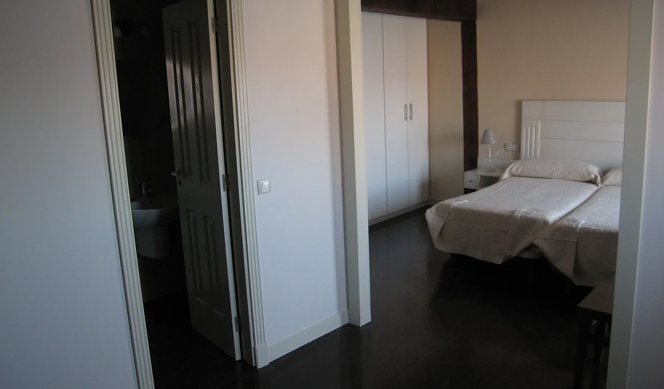 Interior and bedroom gallery photo 11