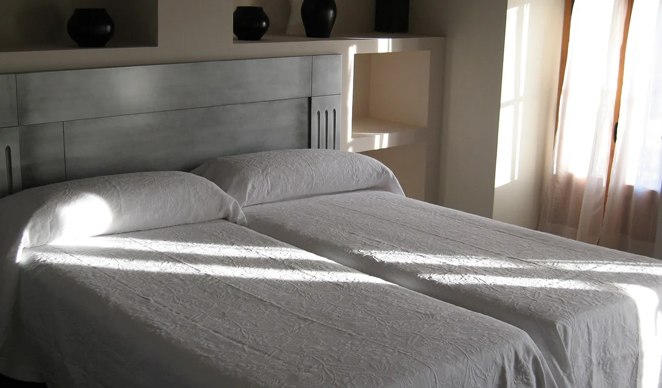 Interior and bedroom gallery photo 12