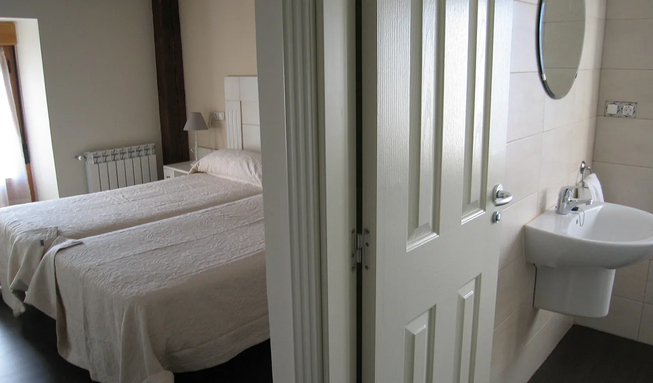 Interior and bedroom gallery photo 10