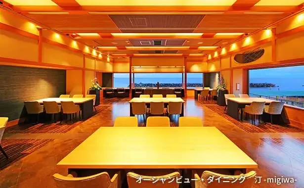 Restaurante con vistas al océano