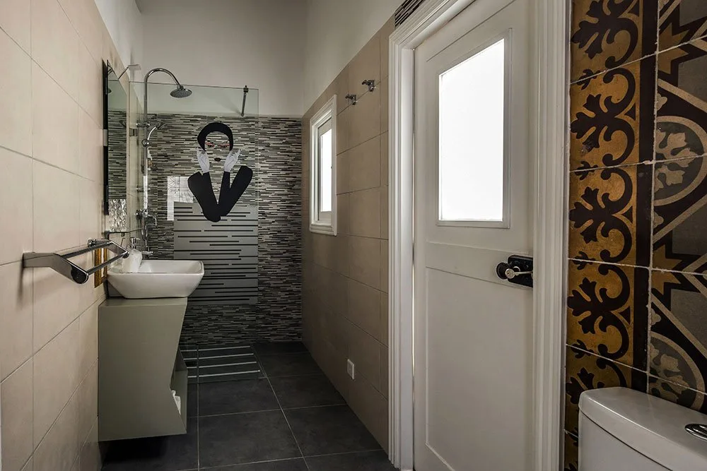 Room 181 shower room