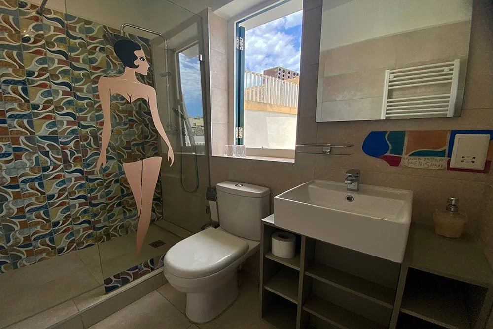 Room 545 bathroom