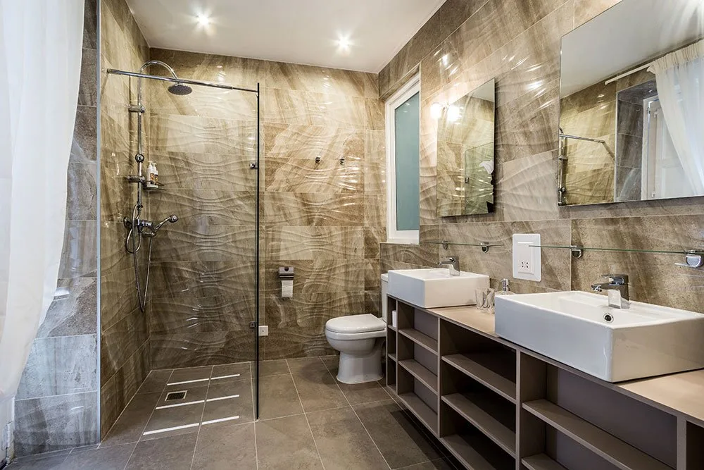 Room 616 shower room