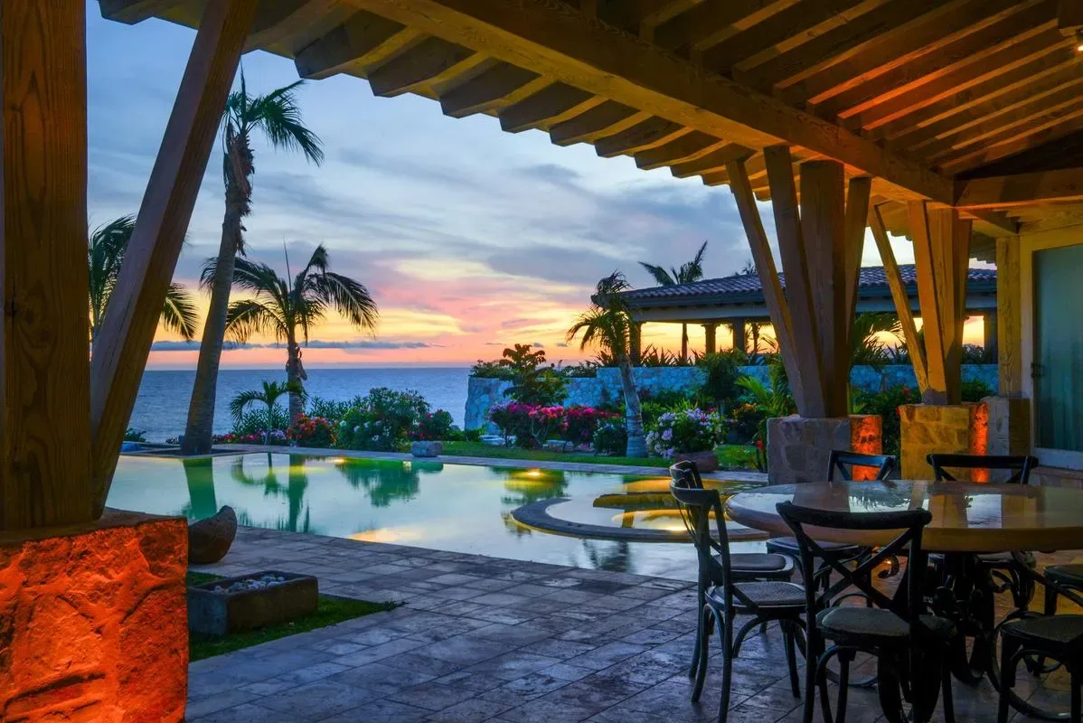Elegant Oceanfront 5BR Villa w/ Amazing Pool
