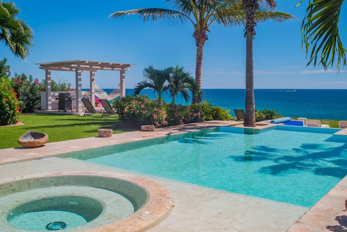 Elegant Oceanfront 5BR Villa w/ Amazing Pool