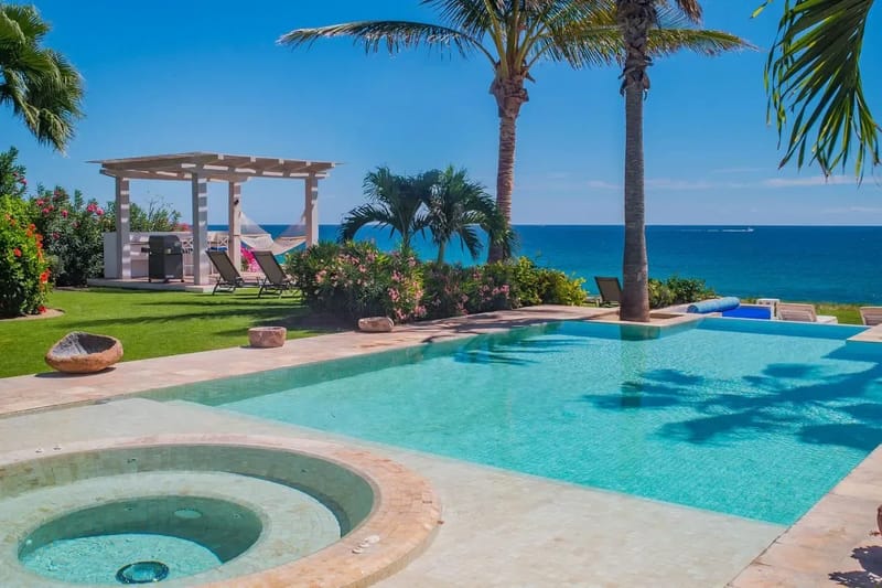 Elegant Oceanfront 5BR Villa w/ Amazing Pool