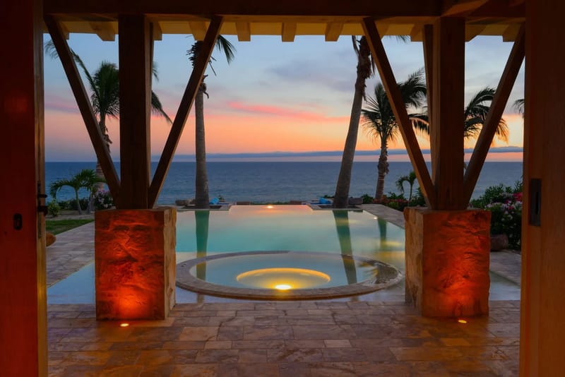 Elegant Oceanfront 5BR Villa w/ Amazing Pool