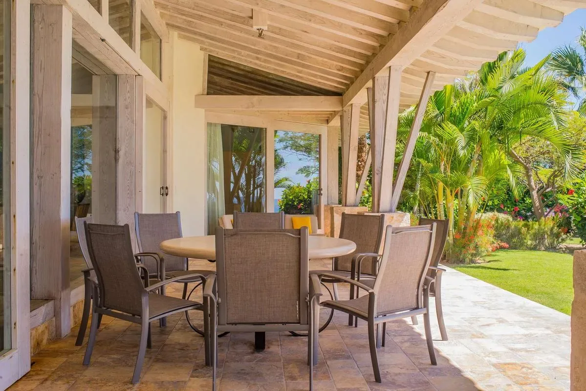 Elegant Oceanfront 5BR Villa w/ Amazing Pool