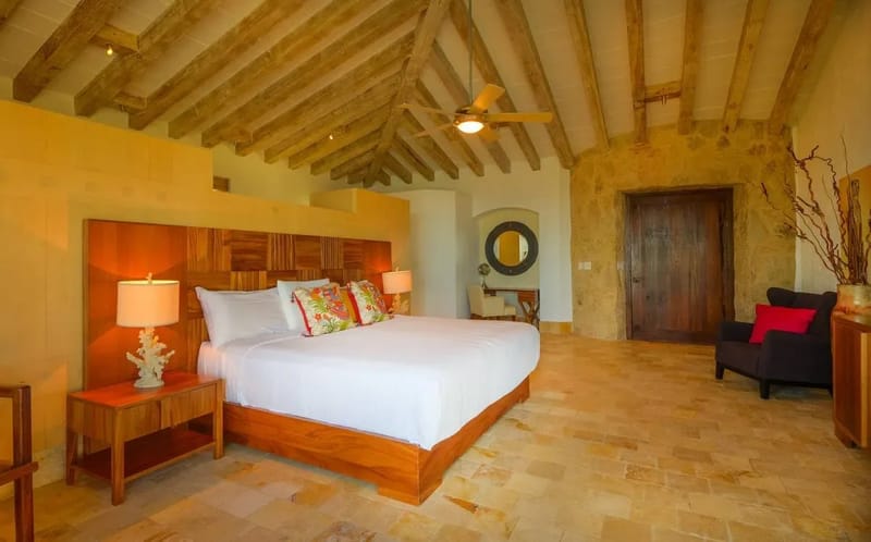 Elegant Oceanfront 5BR Villa w/ Amazing Pool