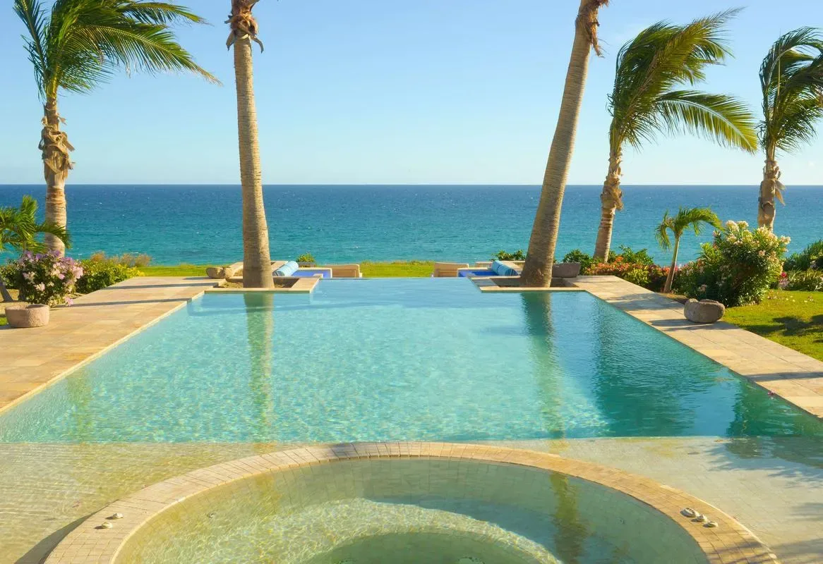 Elegant Oceanfront 5BR Villa w/ Amazing Pool