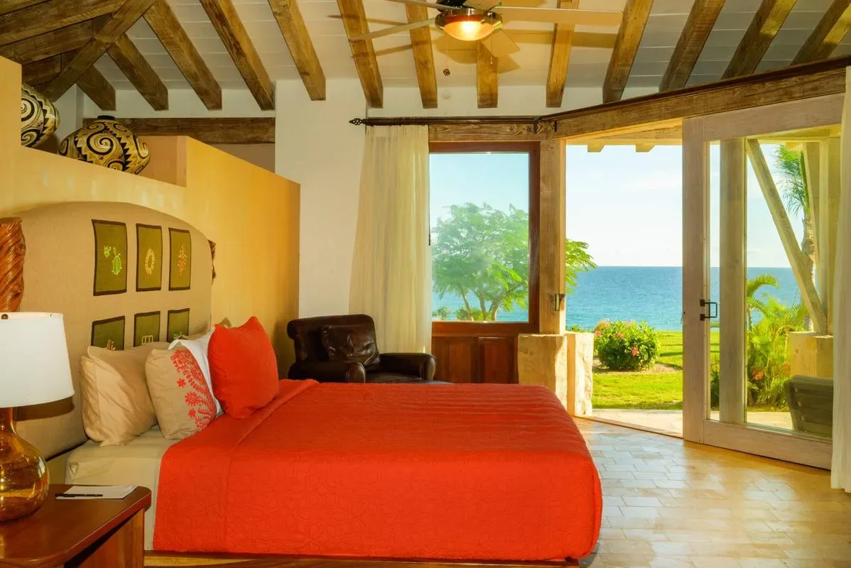 Elegant Oceanfront 5BR Villa w/ Amazing Pool