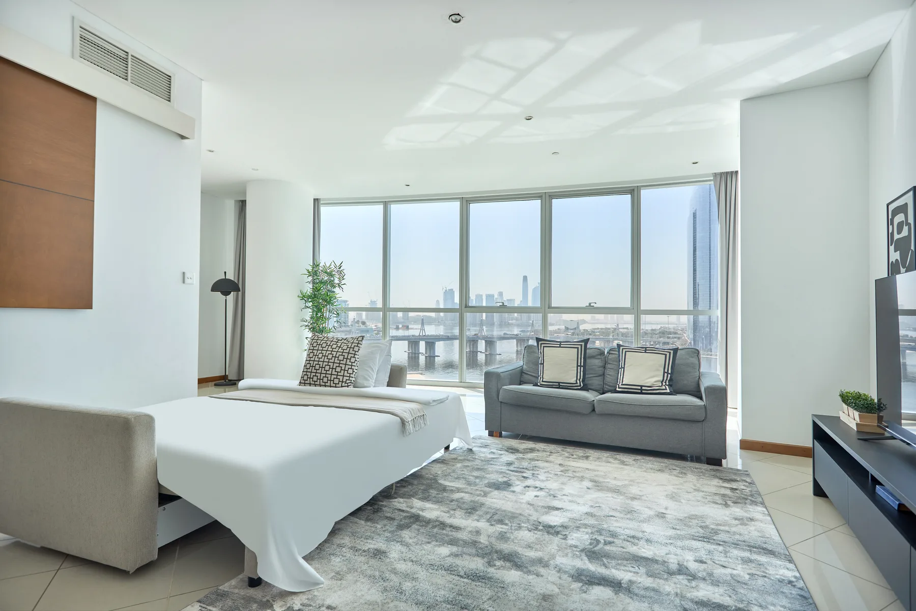 Luxurious 2BR w/ Amazing Dubai Creek Views!