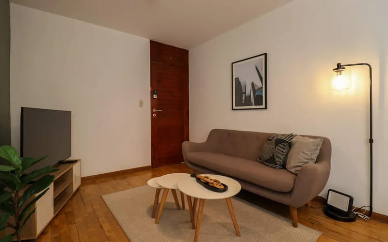 Warmwood & Bright 2BR in Miraflores