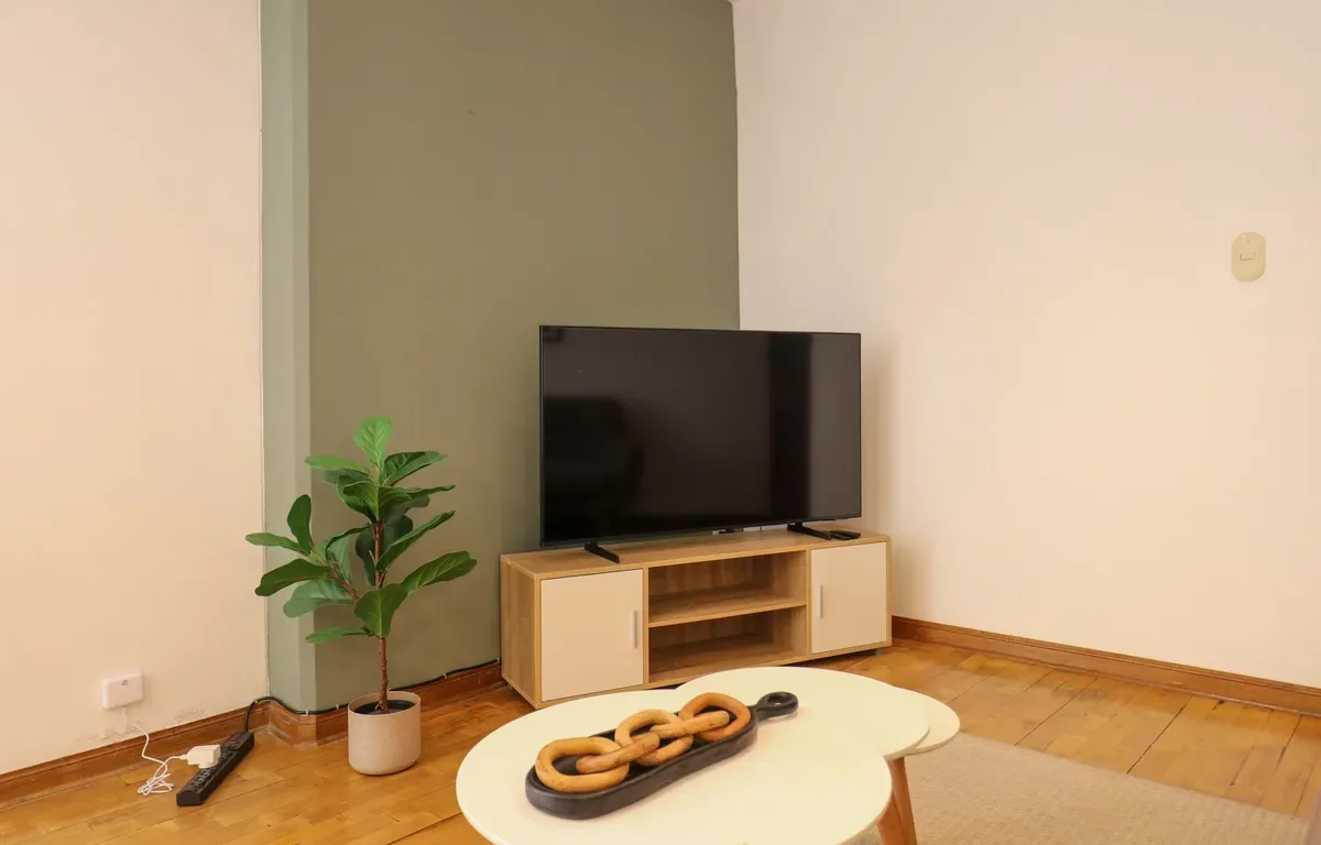 Warmwood & Bright 2BR in Miraflores