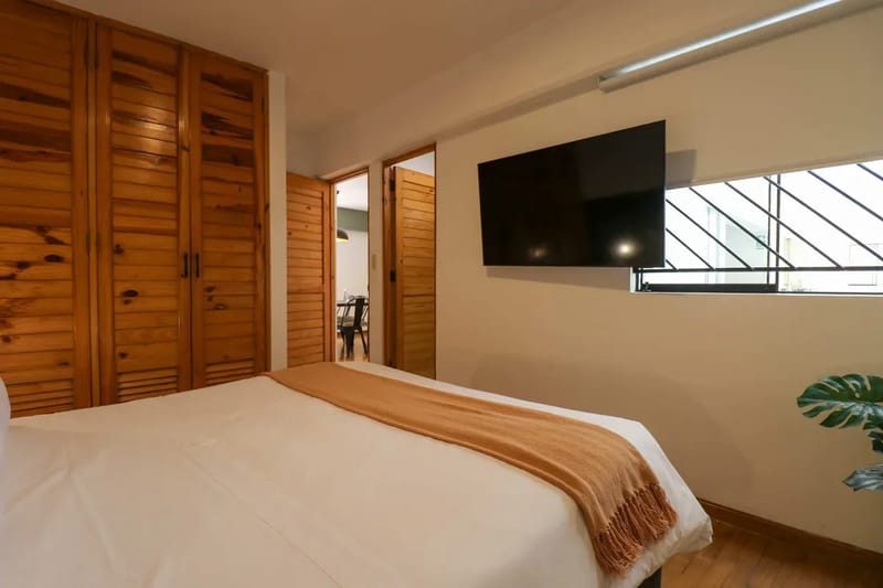 Warmwood & Bright 2BR in Miraflores