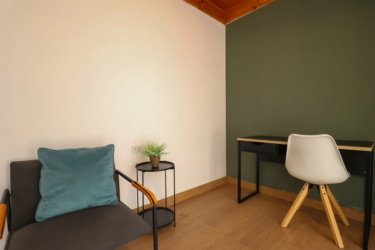 Warmwood & Bright 2BR in Miraflores