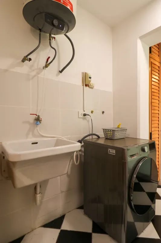 Warmwood & Bright 2BR in Miraflores