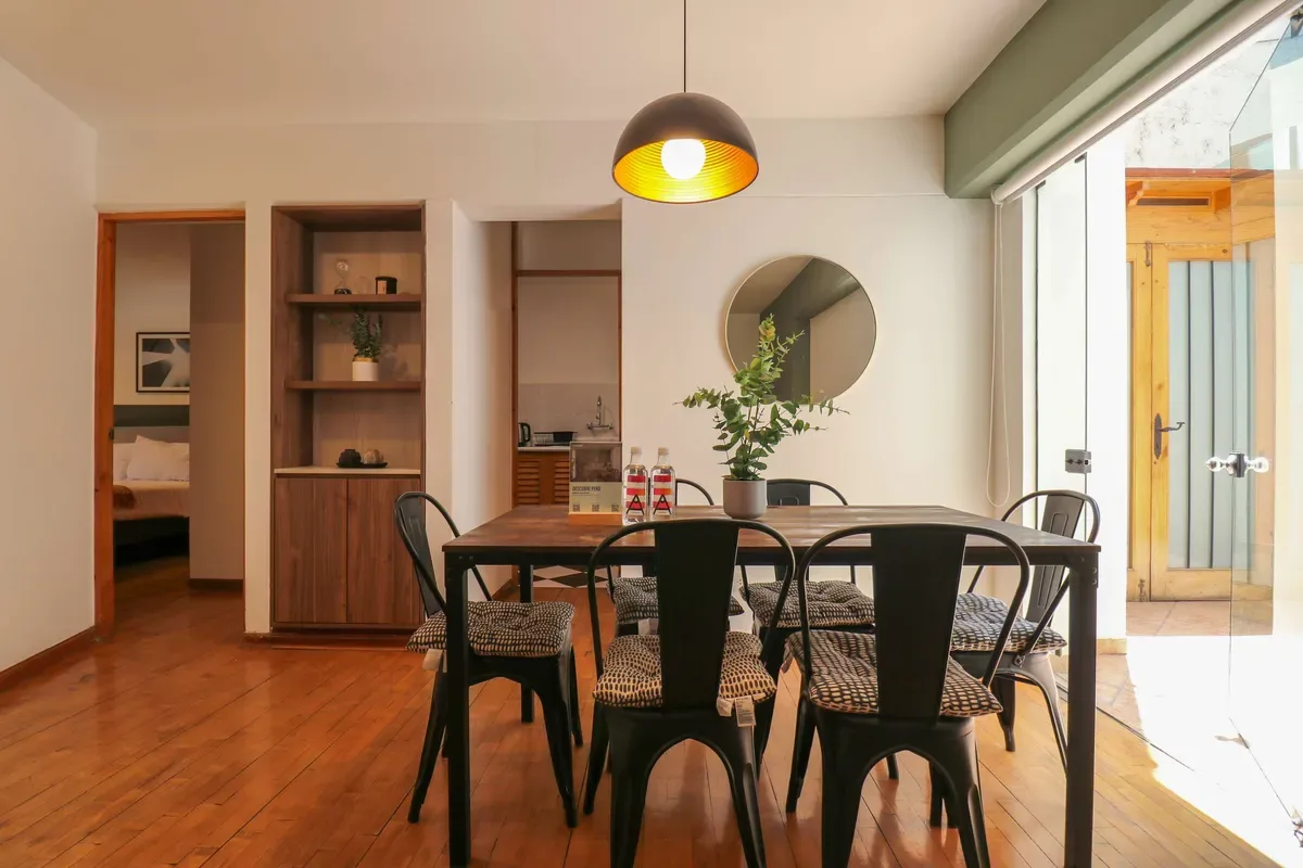 Warmwood & Bright 2BR in Miraflores