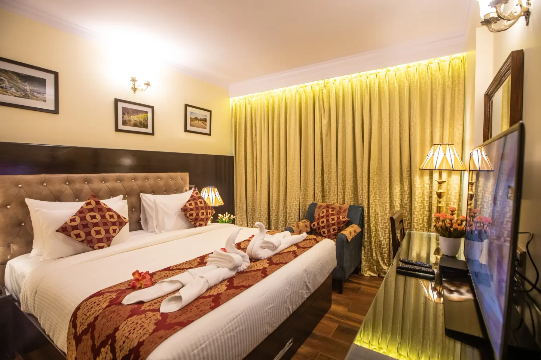 Habitación estándar con cama y ventana