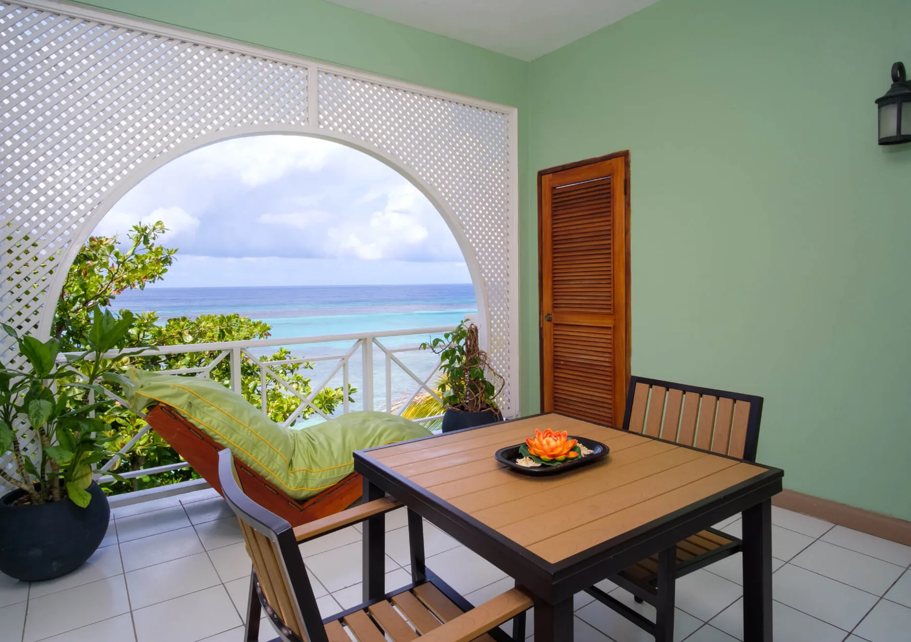 Hibiscus Lodge property