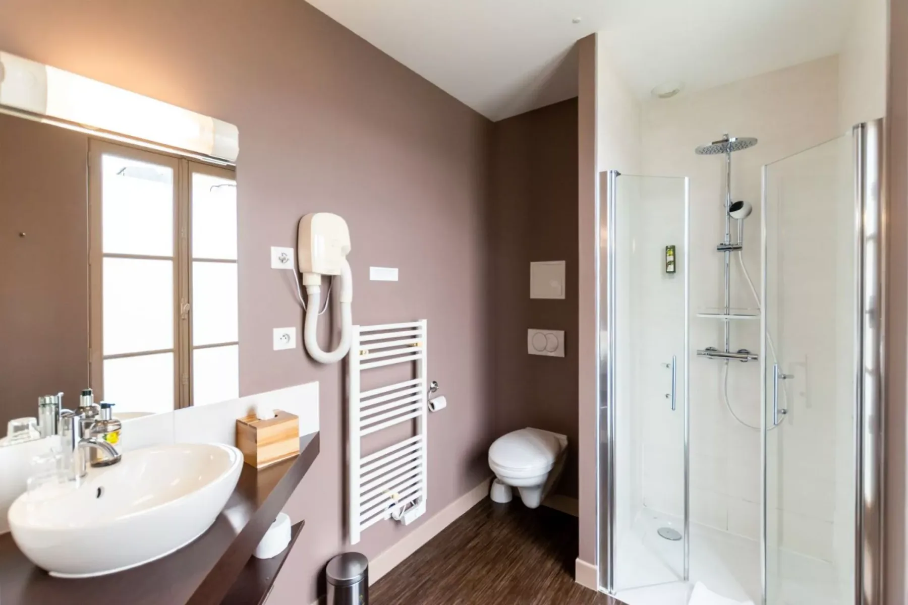 Baño de una habitación superior en el anexo