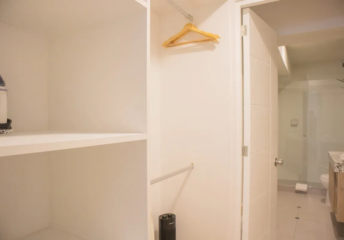 Fresh 1BR w/ Balcony in Miraflores