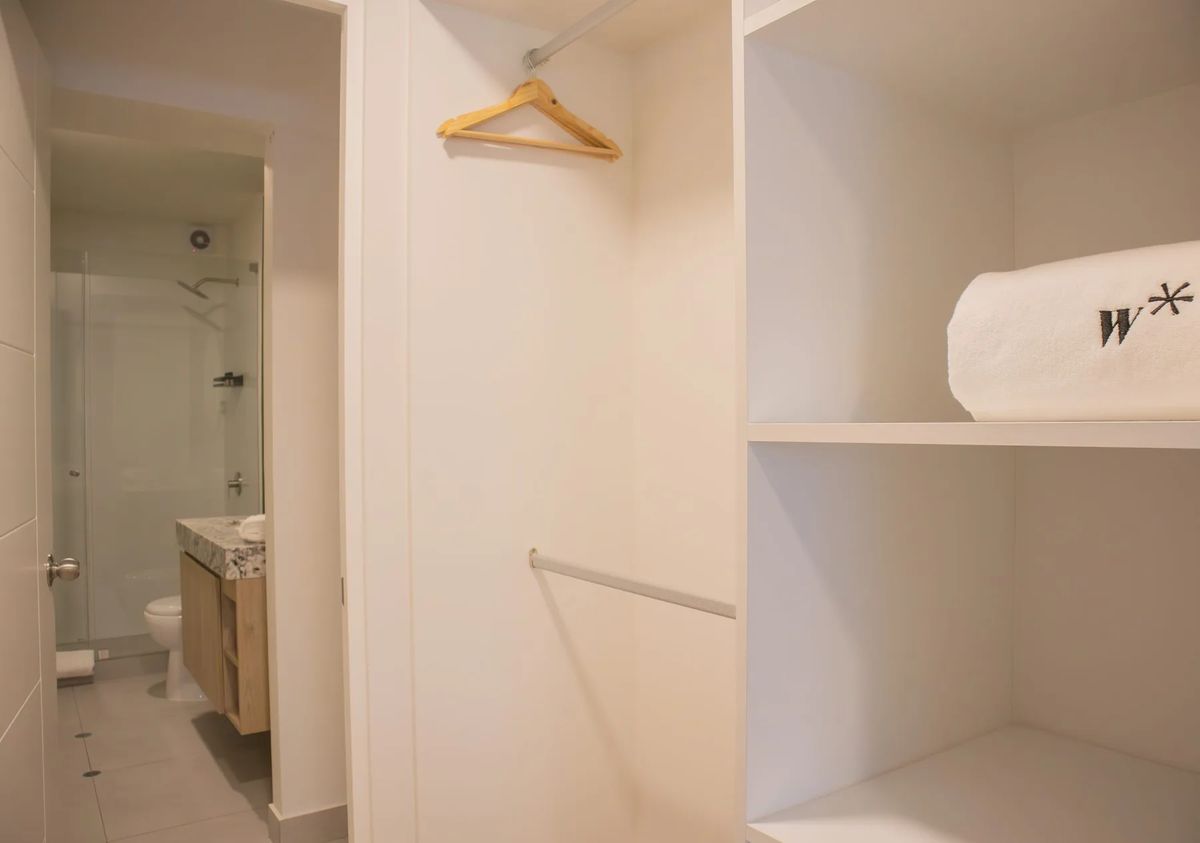 Fresh 1BR w/ Balcony in Miraflores