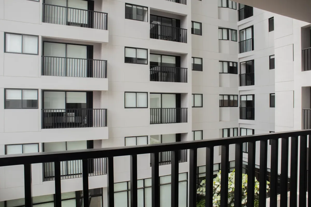 Fresh 1BR w/ Balcony in Miraflores