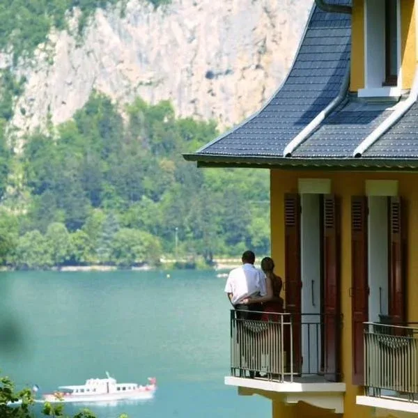 Lake Annecy view associated with Les Trésoms