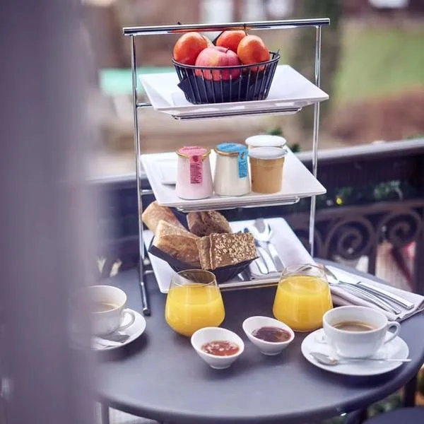 Breakfast terrace at Les Trésoms