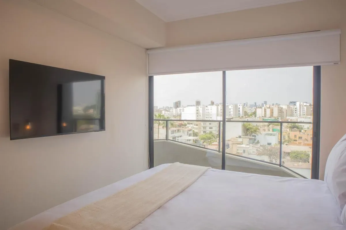 Charming 2BR w/ Balcony in Miraflores