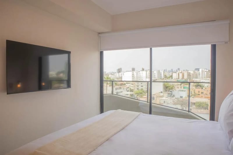 Charming 2BR w/ Balcony in Miraflores