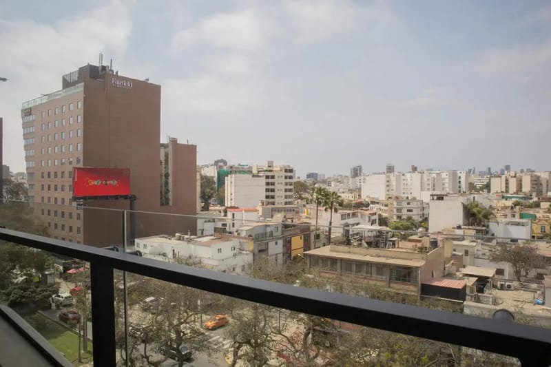 Charming 2BR w/ Balcony in Miraflores