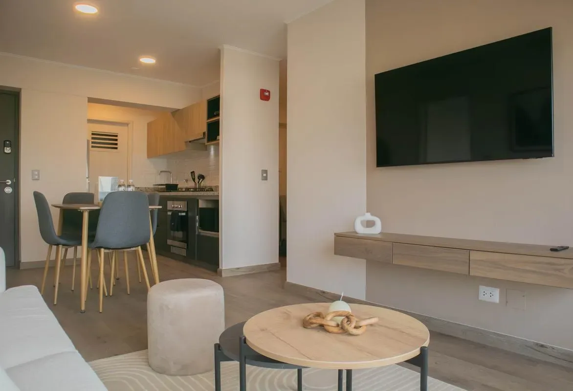 Charming 2BR w/ Balcony in Miraflores