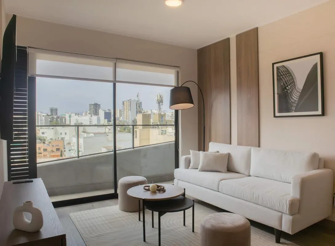 Charming 2BR w/ Balcony in Miraflores
