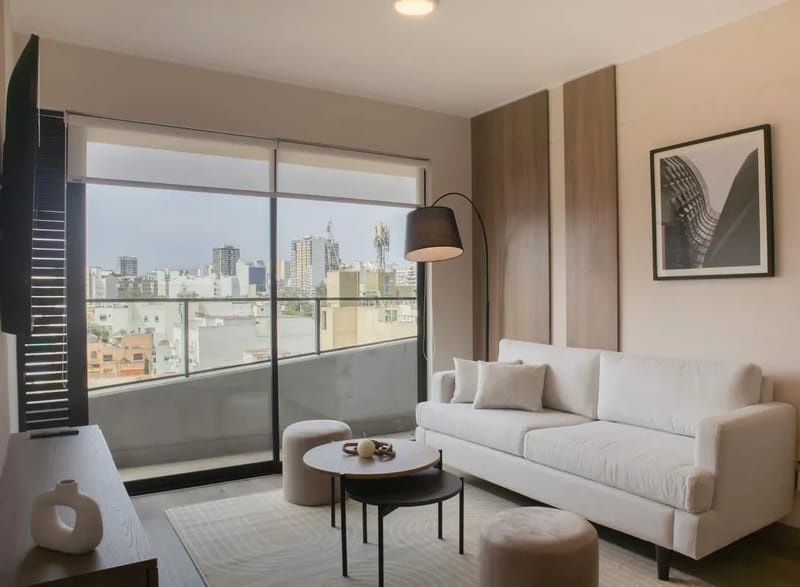 Charming 2BR w/ Balcony in Miraflores