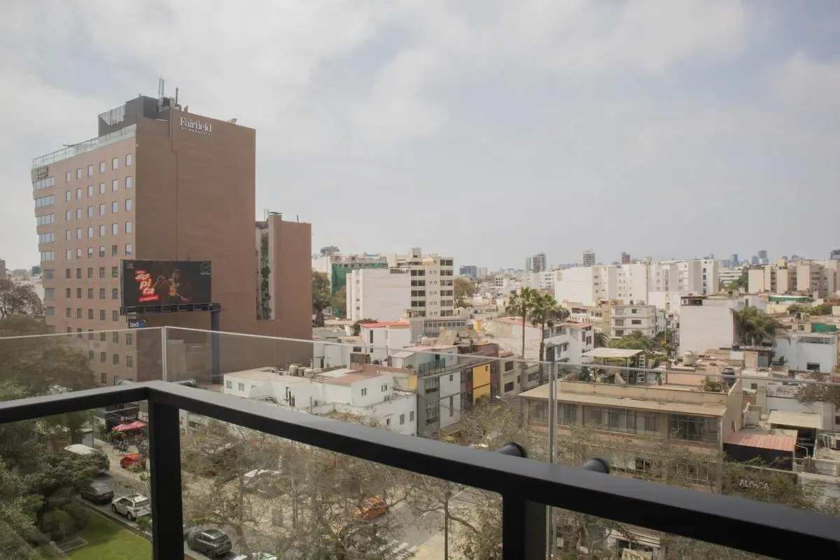 Charming 2BR w/ Balcony in Miraflores