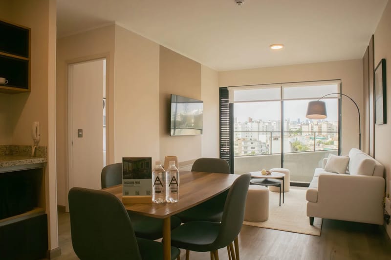Charming 2BR w/ Balcony in Miraflores
