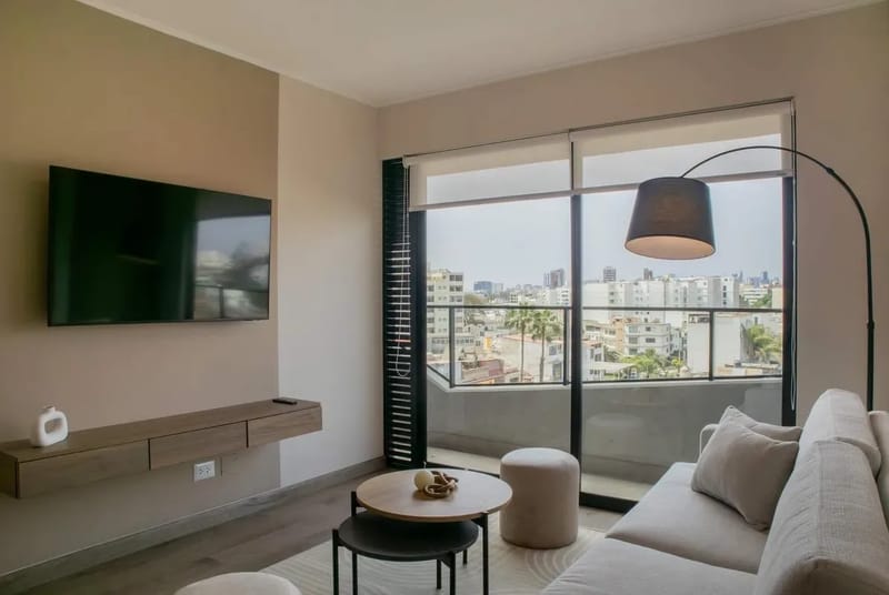 Charming 2BR w/ Balcony in Miraflores
