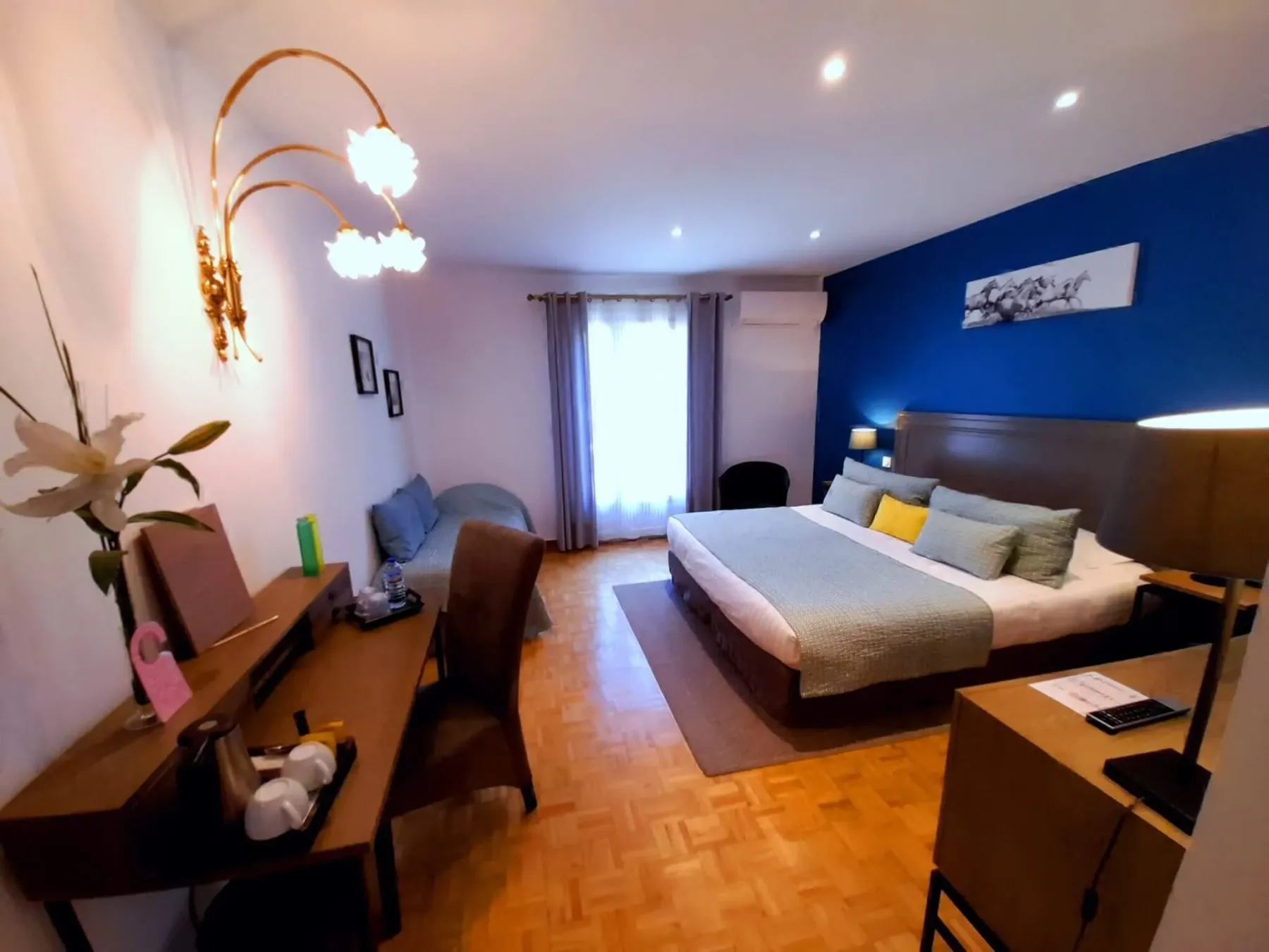 Habitación Confort con cama king y sofá cama