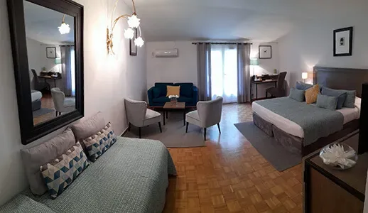 Suite junior con zona de estar y terraza