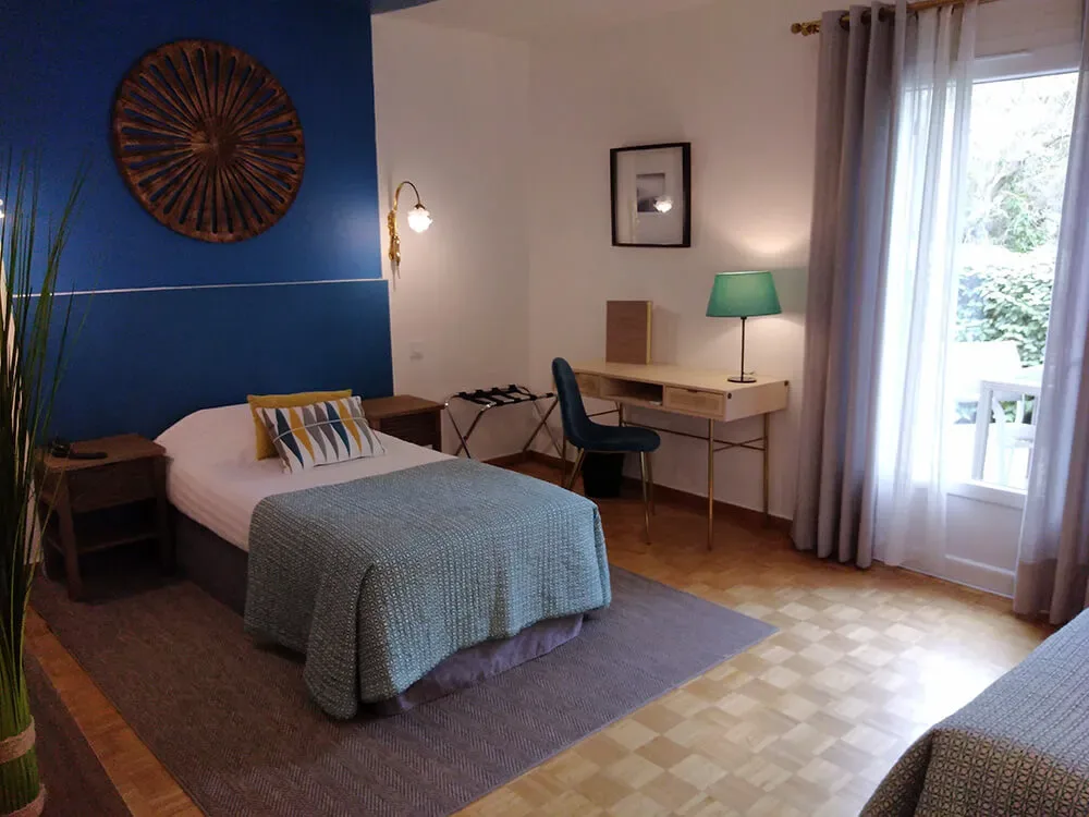 Habitación adaptada para personas con movilidad reducida con dos camas individuales